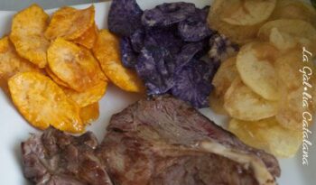 Assortiment de patates xips http://www.irreductibles.cat/cuina/2013/11/assortiment-de-patates-xips/ © Manel Baxerias