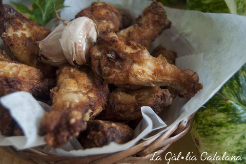 Aletes de pollastre fregides picants http://www.irreductibles.cat/cuina/2013/11/aletes-de-pollastre-picants/ © Manel Baxerias Consell culinaris 