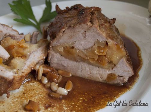 Filet de porc farcit de pomes i fruits secs http://www.irreductibles.cat/cuina/2013/11/filet-de-porc-amb-pomes/ © Manel Baxerias