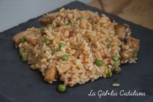 Paella de sèpia i pollastre http://www.irreductibles.cat/cuina/2013/11/paella-de-sepia-i-pollastre/ © Manel Baxerias