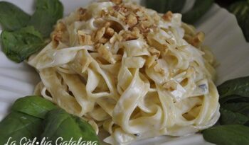 Pasta fresca amb crema de roquefort i nous http://www.irreductibles.cat/cuina/2013/12/pasta-fresca-amb-roquefort/ © Manel Baxerias