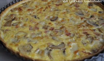 Quiche de xampinyons amb ceba i formatge de cabra http://www.irreductibles.cat/cuina/2013/12/quiche-d-xampinyons-i-formatge/ © Manel Baxerias Consells culinaris