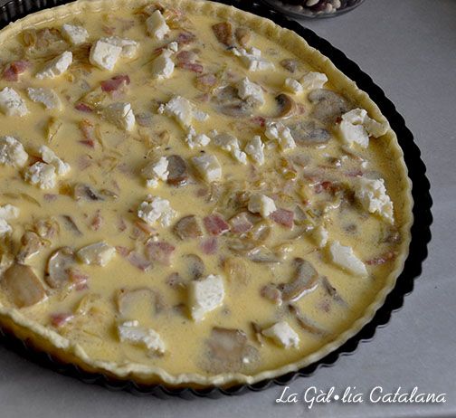 Quiche de xampinyons amb ceba i formatge de cabra http://www.irreductibles.cat/cuina/2013/12/quiche-d-xampinyons-i-formatge/ © Manel Baxerias Consells culinaris 