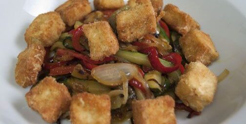 Tofu amb verdures http://www.irreductibles.cat/cuina/2013/12/tofu-amb-verdures/ © Manel Baxerias