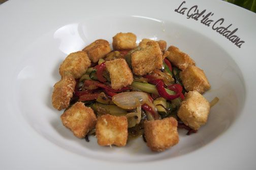 Tofu amb verdures http://www.irreductibles.cat/cuina/2013/12/tofu-amb-verdures/ © Manel Baxerias