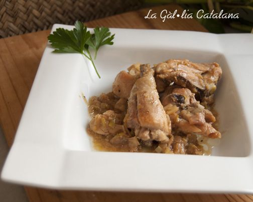 Pollastre amb calçot confitat i ametlla picada http://www.irreductibles.cat/cuina/2013/12/pollastre-amb-calcot-confitat/ © Manel Baxerias