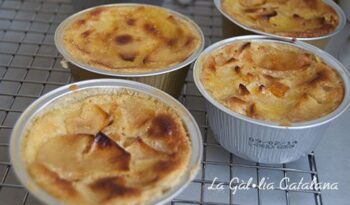 Pastis de poma amb orellanes http://www.irreductibles.cat/cuina/2014/02/pastis-de-poma-amb-orellanes/ © Manel Baxerias