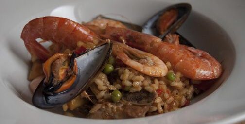 Paella de marisc http://www.irreductibles.cat/cuina/2014/02/paella-de-marisc/ © Manel Baxerias