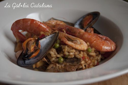 Paella de marisc http://www.irreductibles.cat/cuina/2014/02/paella-de-marisc/ © Manel Baxerias