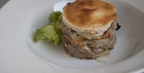 Milfulls de peus de porc amb Pommes Anna http://www.irreductibles.cat/cuina/2014/03/milfulls-de-peus-de-porc/ ©Manel Baxerias