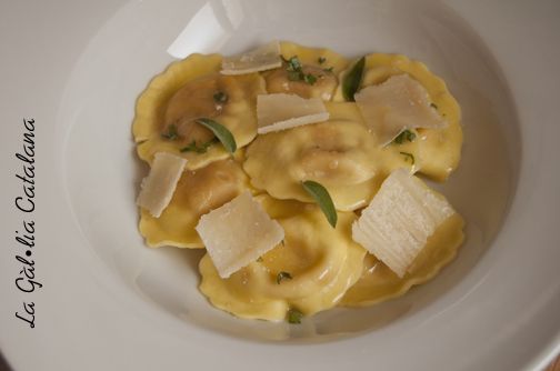 Pasta amb sàlvia http://www.irreductibles.cat/cuina/2014/07/pasta-amb-salvia/ ©Manel Baxerias