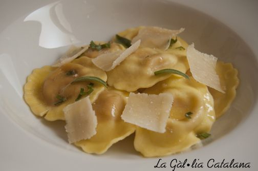 Pasta amb sàlvia http://www.irreductibles.cat/cuina/2014/07/pasta-amb-salvia/ ©Manel Baxerias