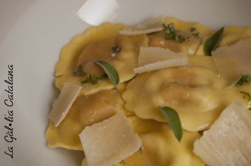 Pasta amb sàlvia http://www.irreductibles.cat/cuina/2014/07/pasta-amb-salvia/ ©Manel Baxerias