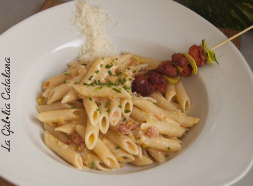 Macarrons amb porro i xistorra http://www.irreductibles.cat/cuina/2014/09/macarrons-amb-xistorra/ ©Manel Baxerias