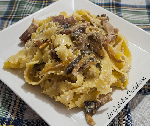 Papardele amb camagrocs / Papardele a la carbonara con trompetas amarillas https://irreductibles.cat/2018/papardele-i-camagrocs/ #Km0 #Slowfood #Pasta #papardele #camagocs #trompetasamarilas @Irreductibles.cat ©Manel Baxerias @mbaxerias, Cuina Catalana, #Slowfood, #Km0, La Gàl·lia Catalana