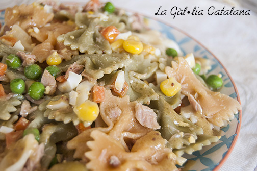 Amanida de pasta, #llaços #pasta #salad ©Manel Baxerias @irreductibles.cat #KM0 #slowfood