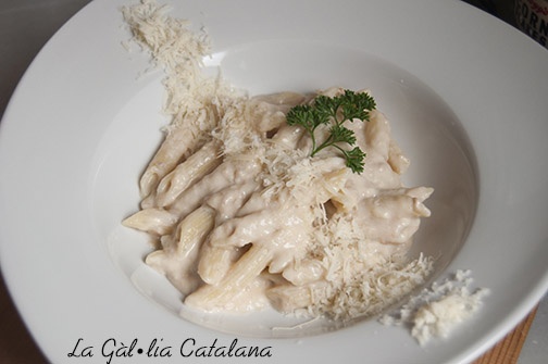 Macarrons de rostit i beixamel, Macarrones con asasdo y bechamel Roasted macaroni and béchamel sauce #macaroni,#macarrons,#macarrones #Km0,#slowfood @irreductibles.cat,@mbaxerias