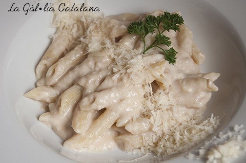 Macarrons de rostit i beixamel, Macarrones con asasdo y bechamel Roasted macaroni and béchamel sauce #macaroni,#macarrons,#macarrones #Km0,#slowfood @irreductibles.cat,@mbaxerias